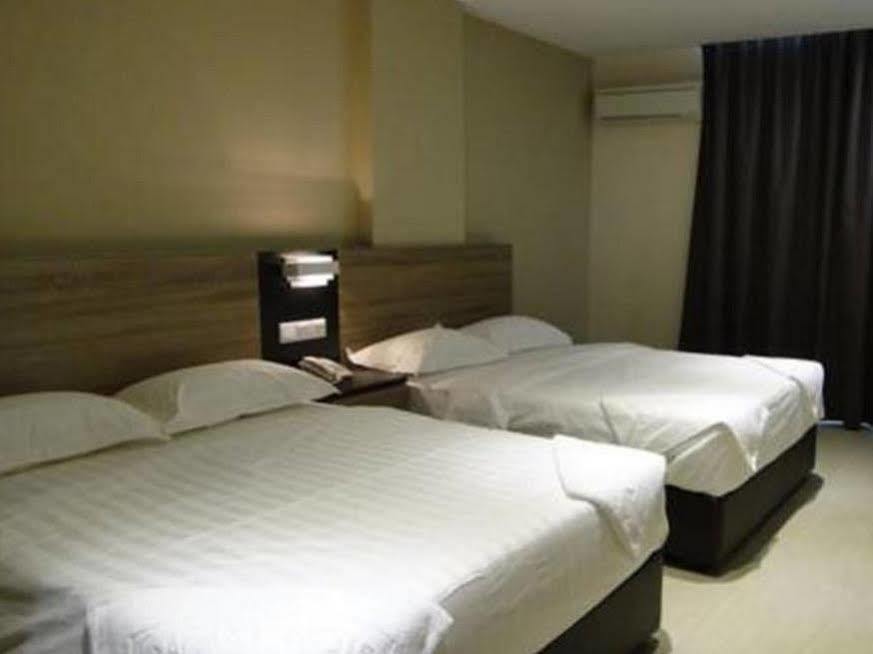 Galaxy Hotel Simpang Ampat  Ngoại thất bức ảnh